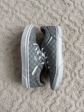 Vans Checkerboard Low-Top Sneakers in Gray Youth